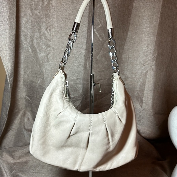 Michael Kors AP-1011 Cream Pleated Shoulder Bag - Picture 2 of 13